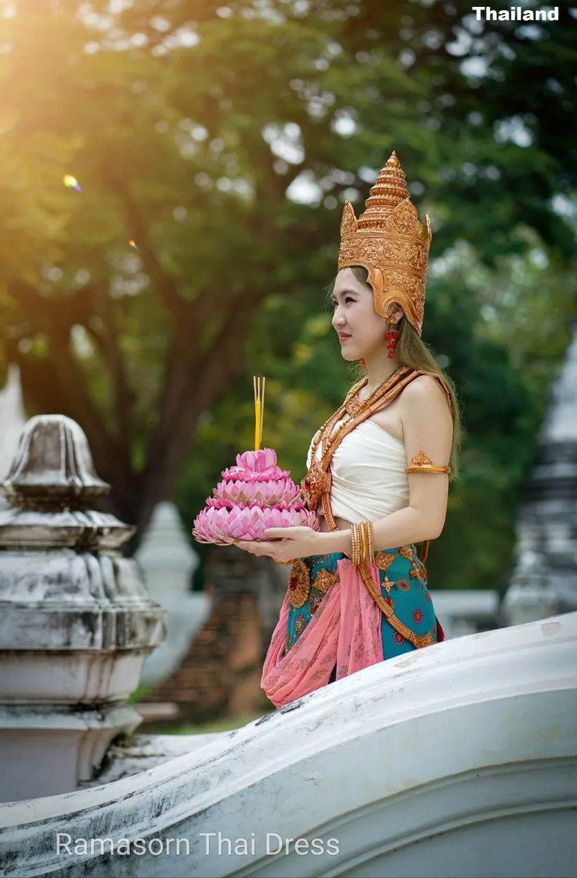 THAILAND 🇹🇭 | The History of Loy Krathong Festival!🧡