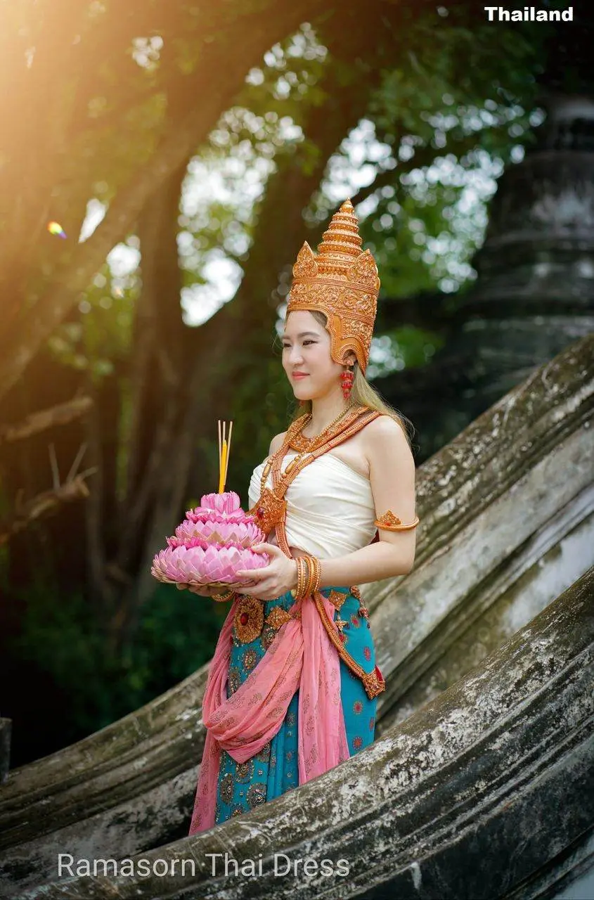 THAILAND 🇹🇭 | The History of Loy Krathong Festival!🧡