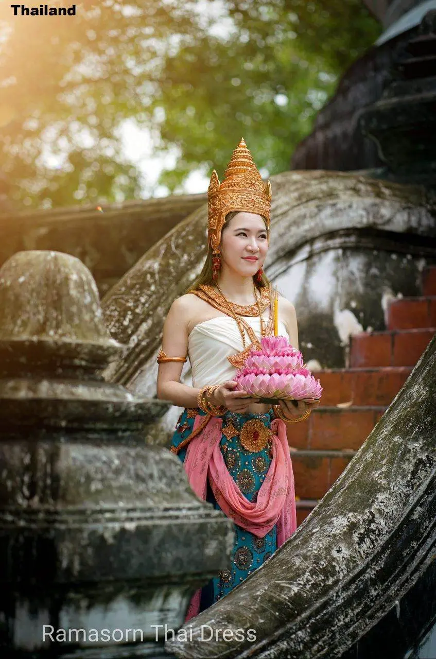 THAILAND 🇹🇭 | The History of Loy Krathong Festival!🧡