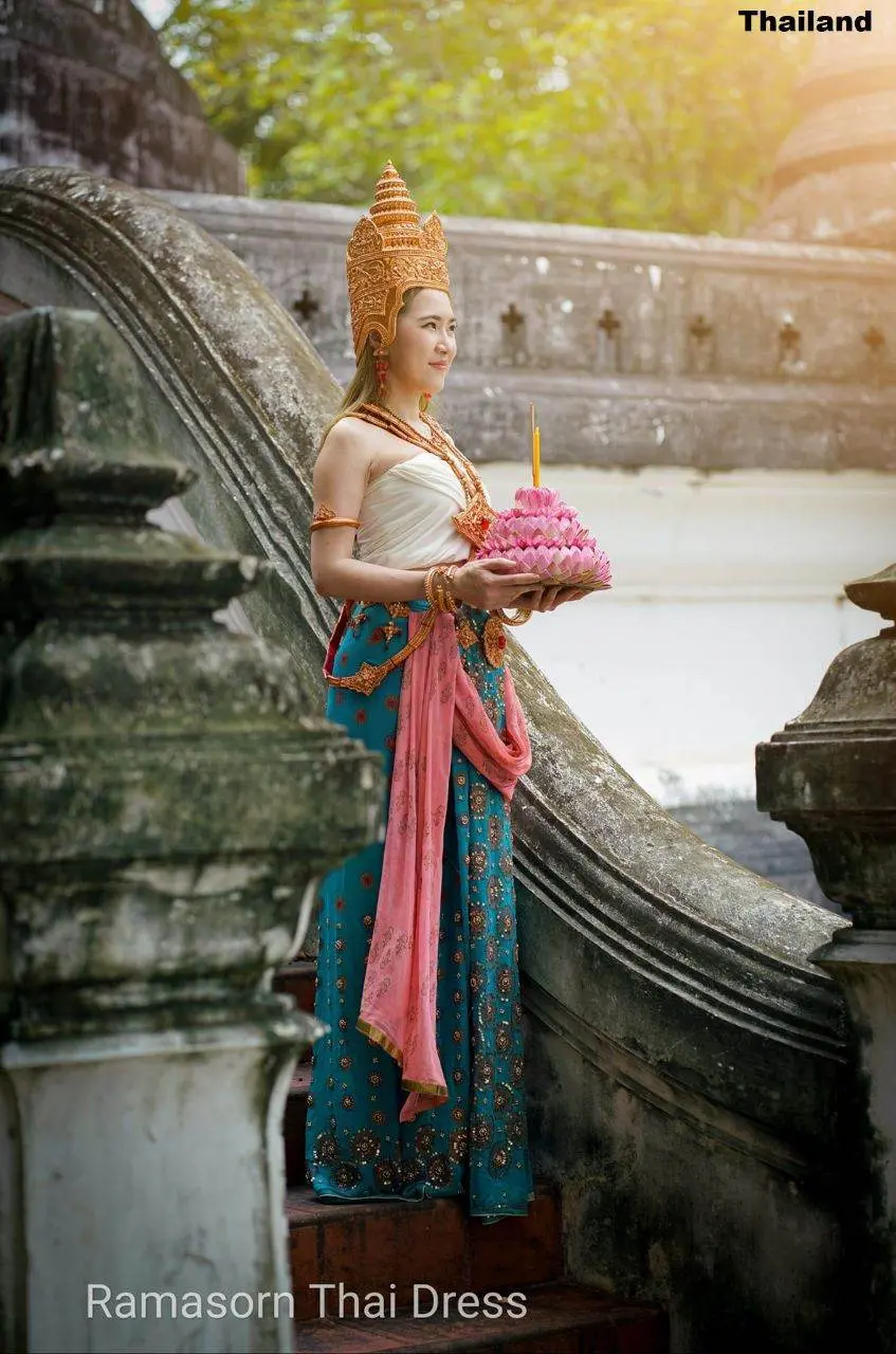 THAILAND 🇹🇭 | The History of Loy Krathong Festival!🧡