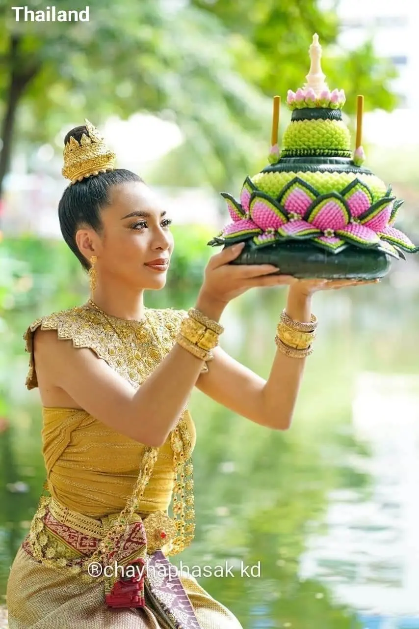 THAILAND 🇹🇭 | The History of Loy Krathong Festival!🧡