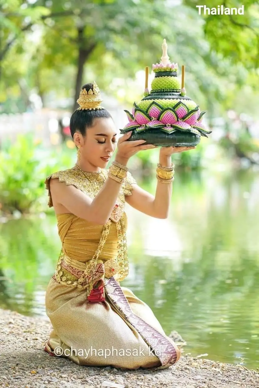 THAILAND 🇹🇭 | The History of Loy Krathong Festival!🧡