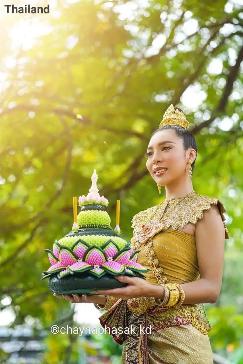 THAILAND 🇹🇭 | The History of Loy Krathong Festival!🧡