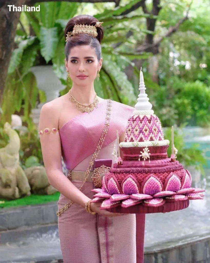 THAILAND 🇹🇭 | The History of Loy Krathong Festival!🧡