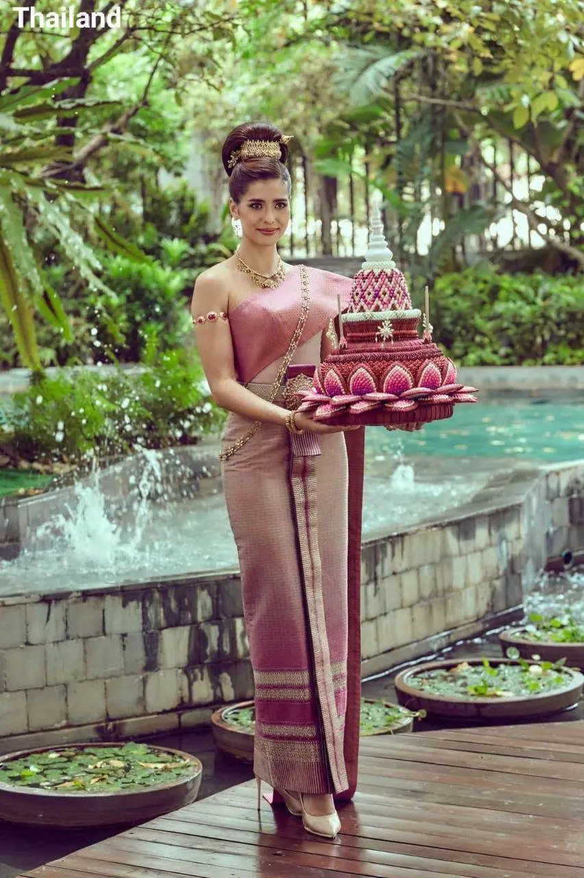 THAILAND 🇹🇭 | The History of Loy Krathong Festival!🧡