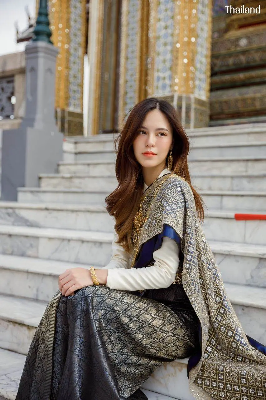 THAILAND 🇹🇭 | Beautiful Lady in Thai Traditional Dress