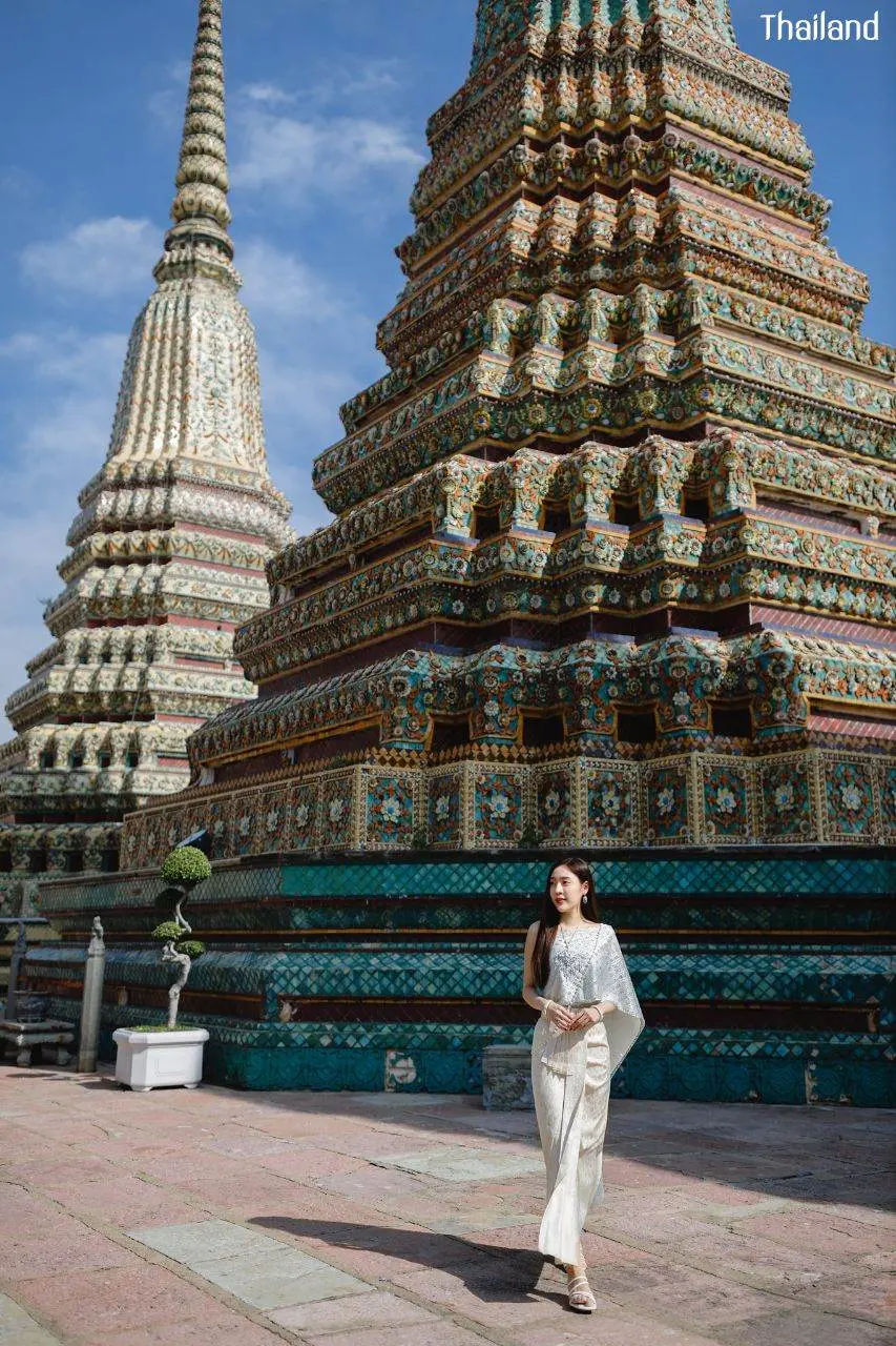 THAILAND 🇹🇭 | Beautiful Lady in Thai Traditional Dress