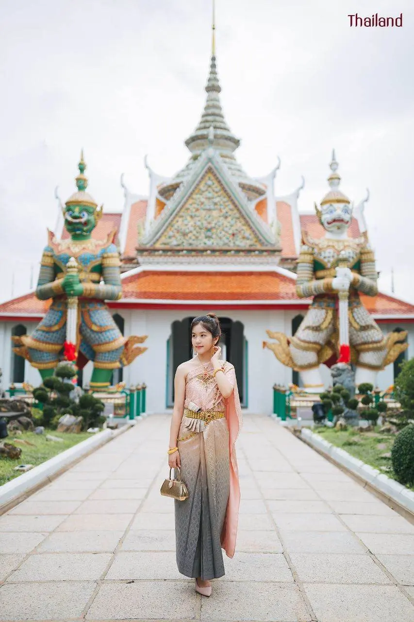 THAILAND 🇹🇭 | Beautiful Lady in Thai Traditional Dress