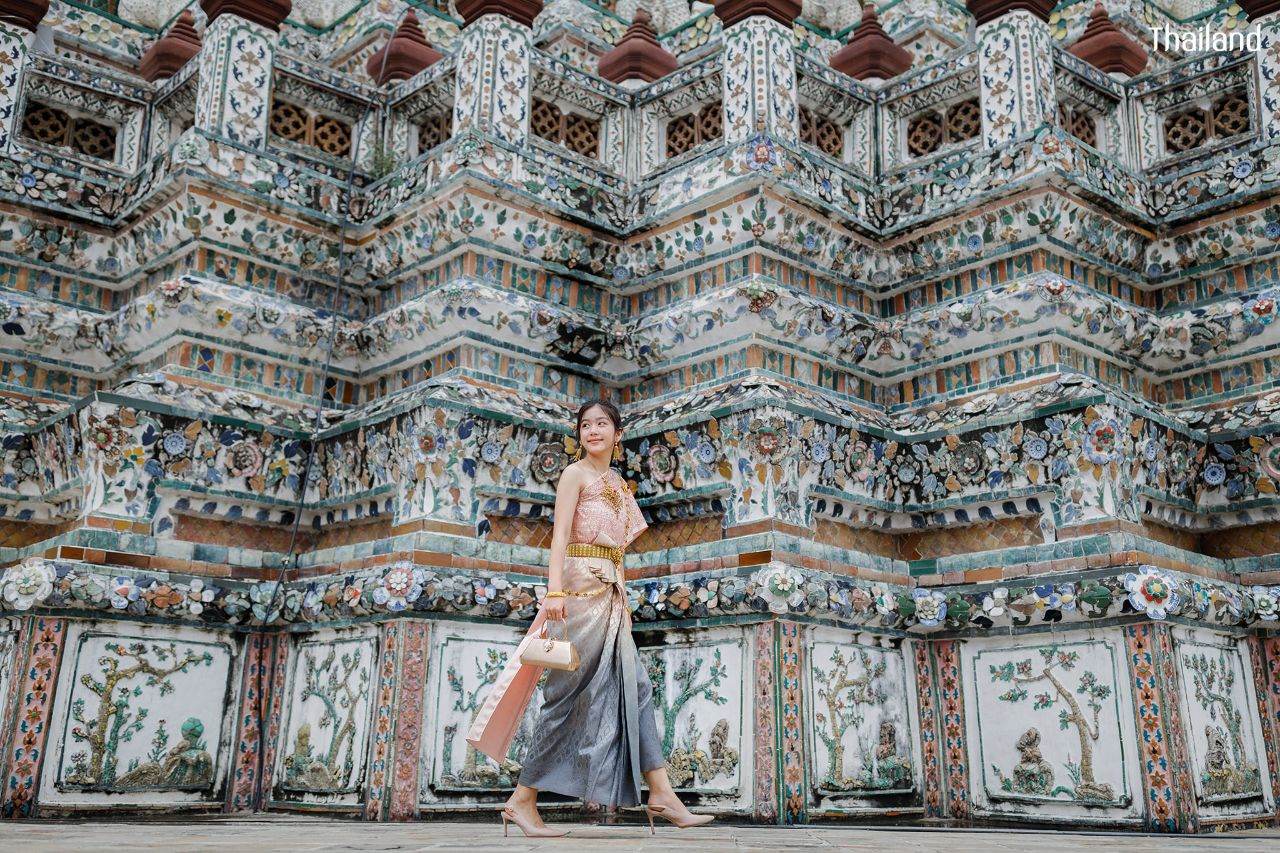 THAILAND 🇹🇭 | Beautiful Lady in Thai Traditional Dress