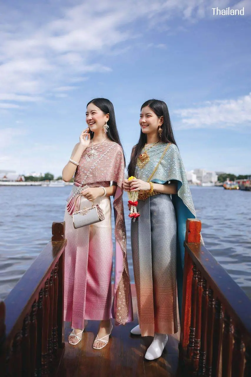 THAILAND 🇹🇭 | Beautiful Lady in Thai Traditional Dress