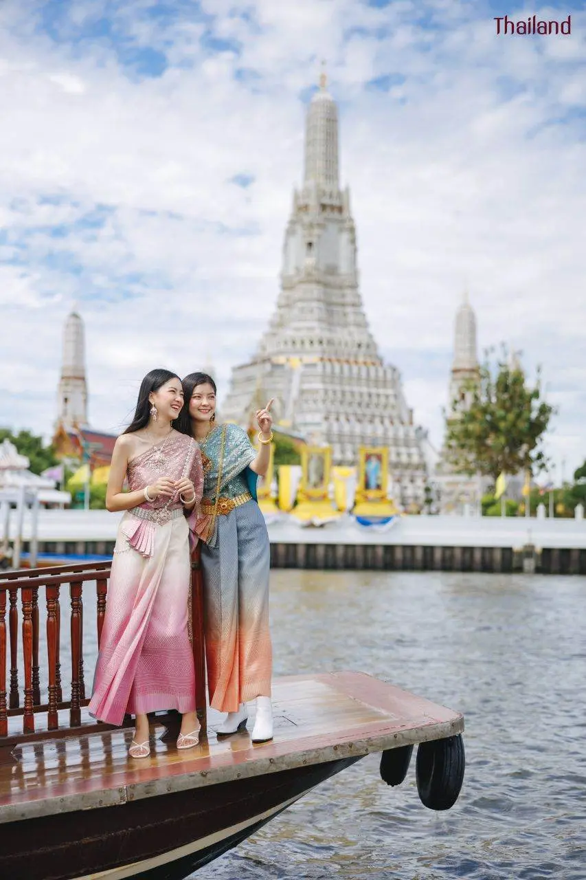 THAILAND 🇹🇭 | Beautiful Lady in Thai Traditional Dress