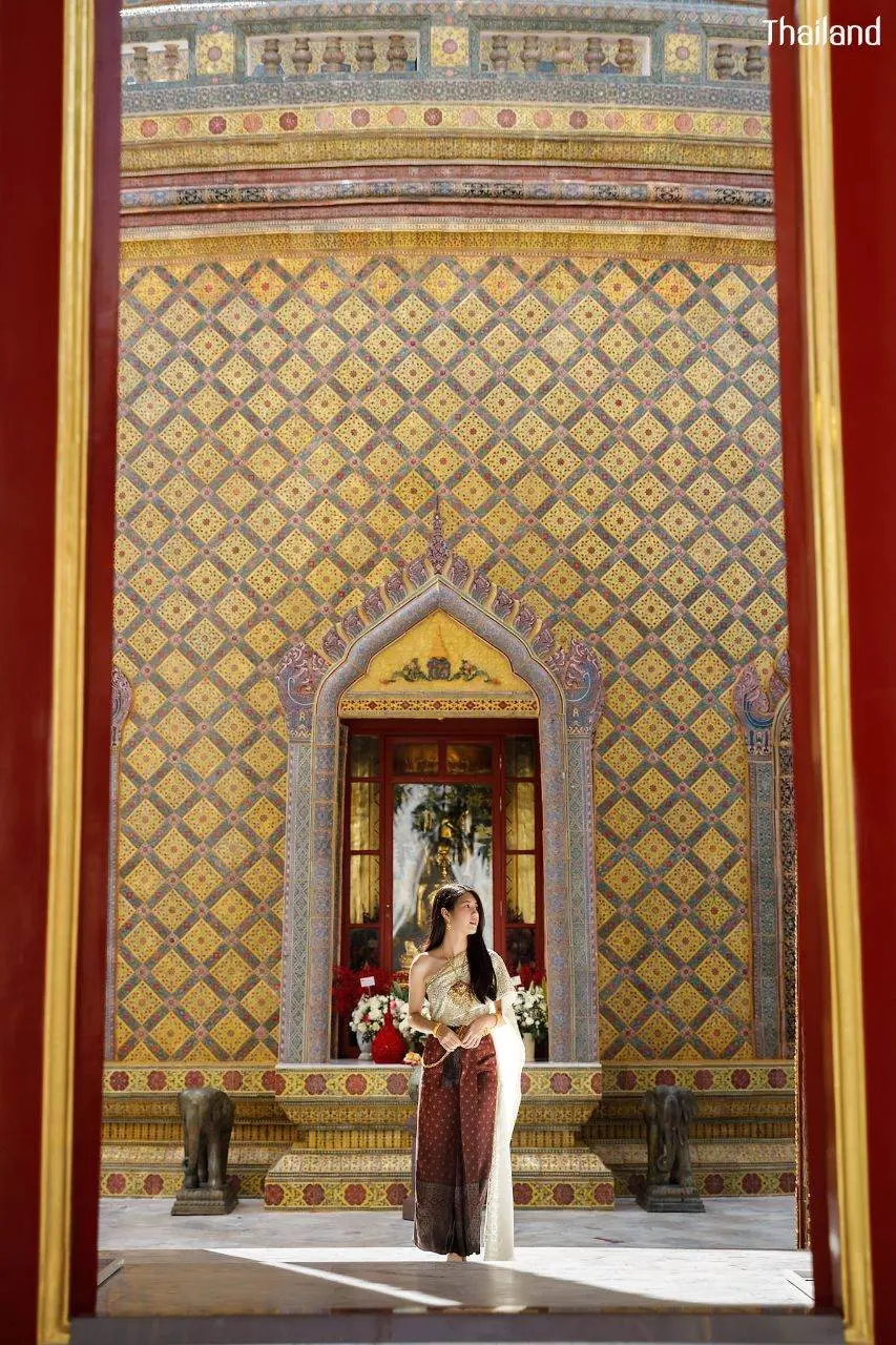 THAILAND 🇹🇭 | Beautiful Lady in Thai Traditional Dress