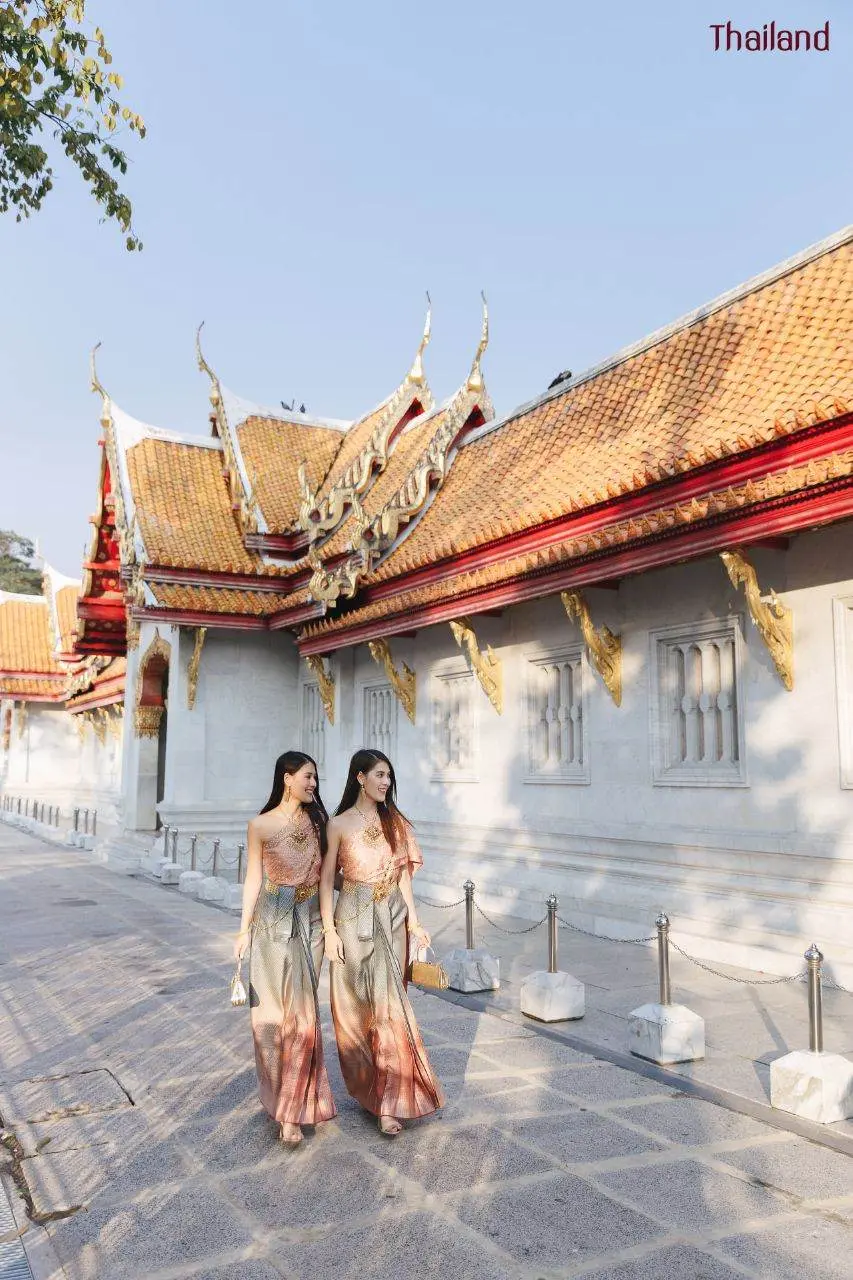 THAILAND 🇹🇭 | Beautiful Lady in Thai Traditional Dress