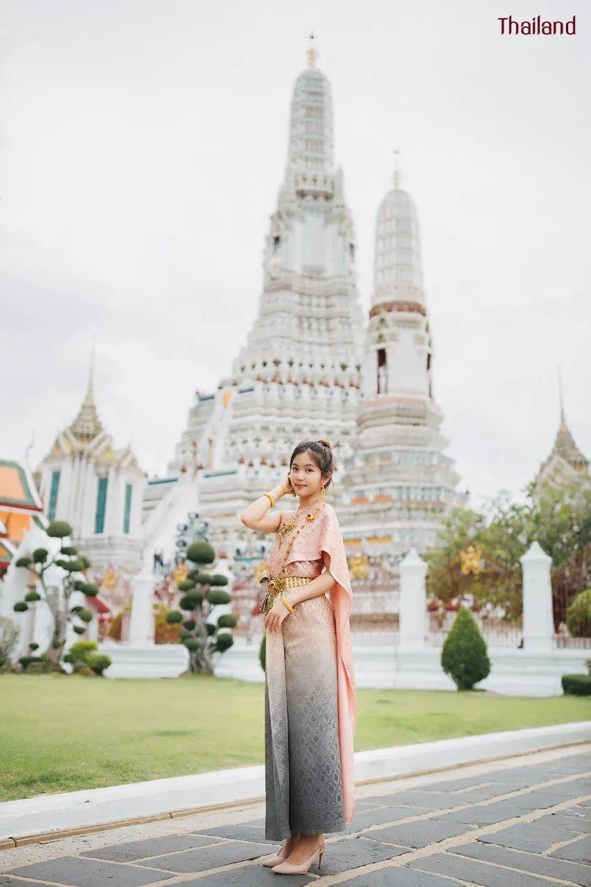 THAILAND 🇹🇭 | Beautiful Lady in Thai Traditional Dress