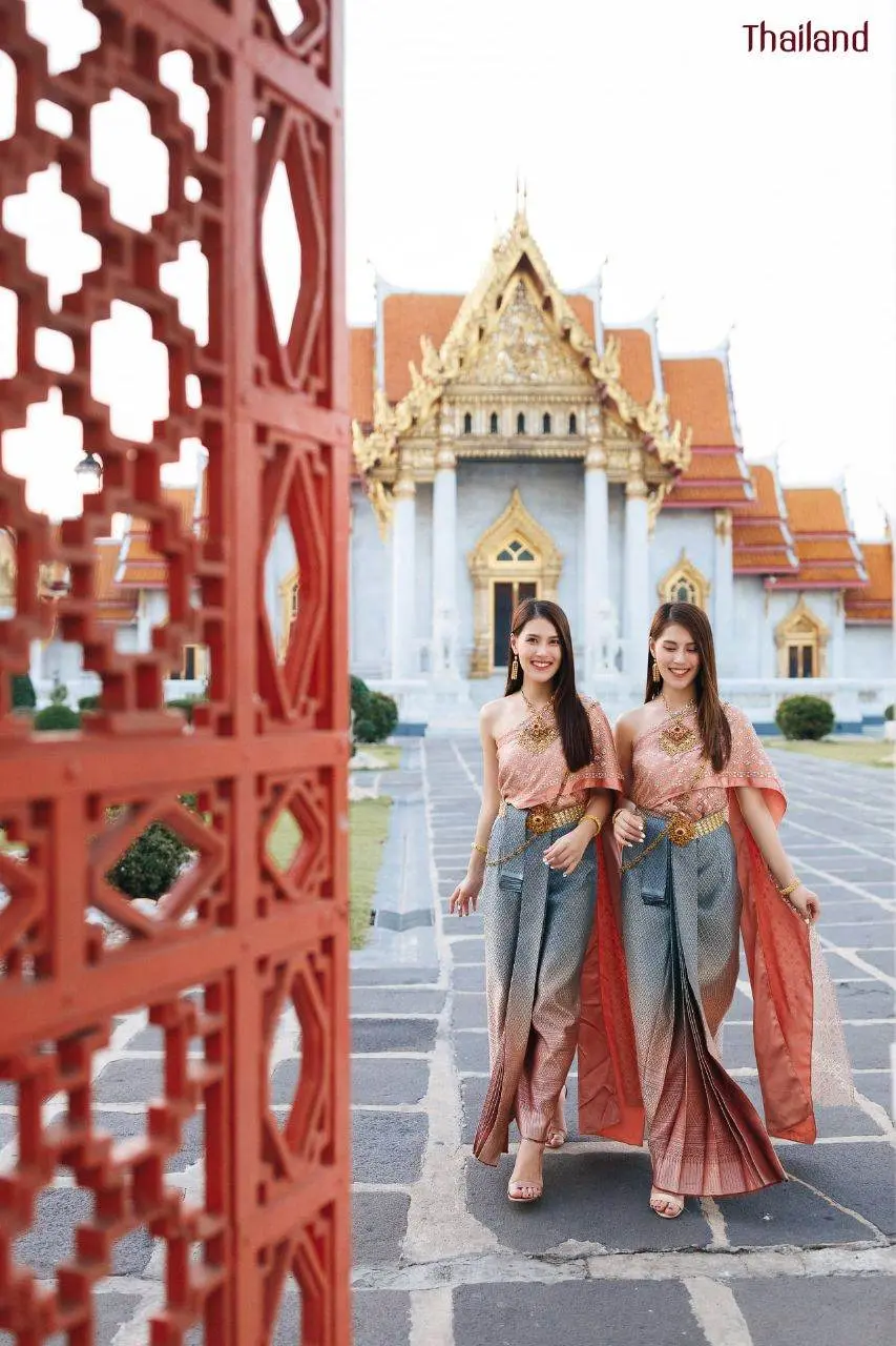 THAILAND 🇹🇭 | Beautiful Lady in Thai Traditional Dress