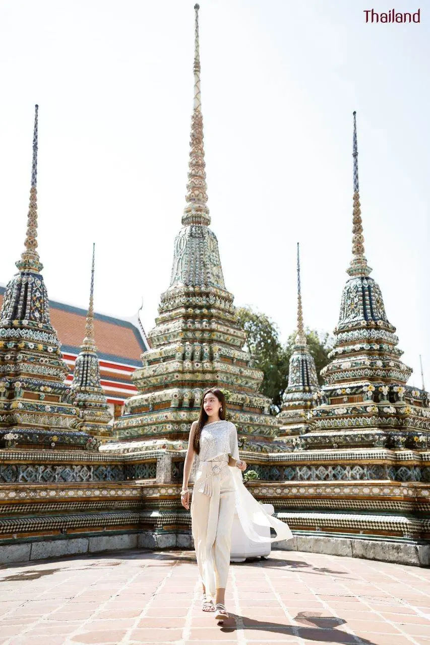THAILAND 🇹🇭 | Beautiful Lady in Thai Traditional Dress
