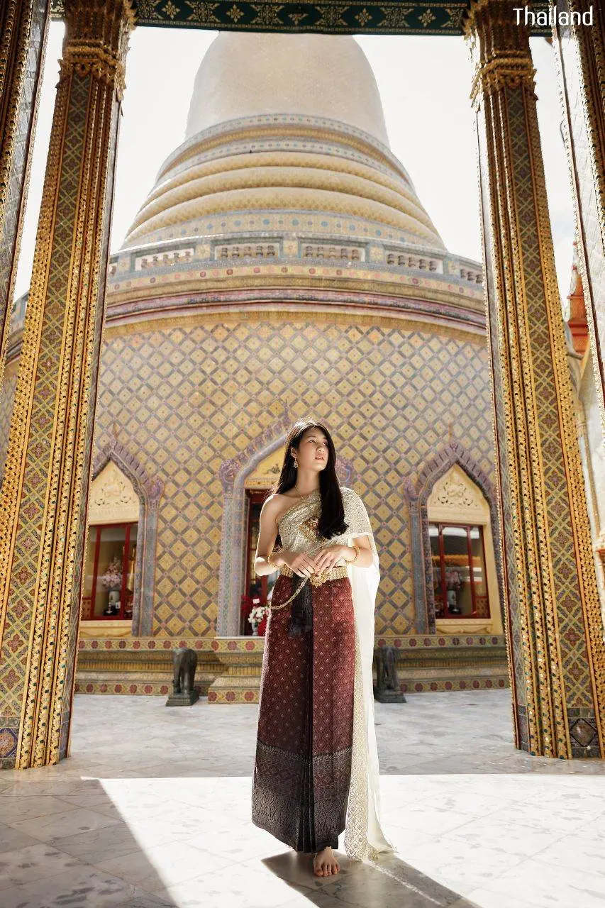 THAILAND 🇹🇭 | Beautiful Lady in Thai Traditional Dress