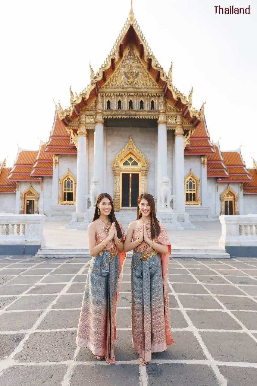 THAILAND 🇹🇭 | Beautiful Lady in Thai Traditional Dress