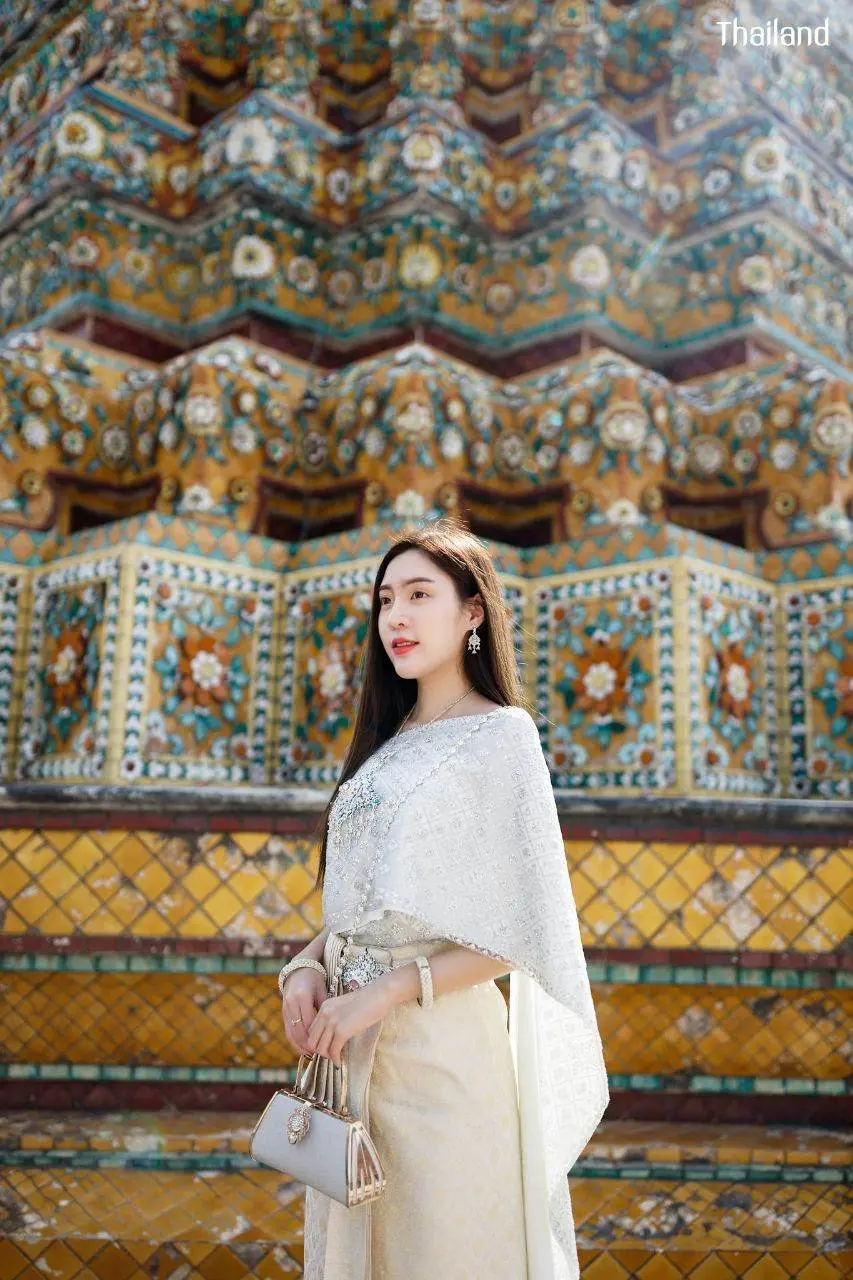 THAILAND 🇹🇭 | Beautiful Lady in Thai Traditional Dress