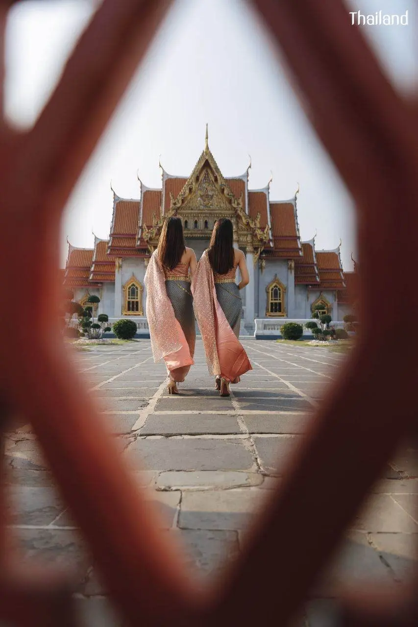 THAILAND 🇹🇭 | Beautiful Lady in Thai Traditional Dress