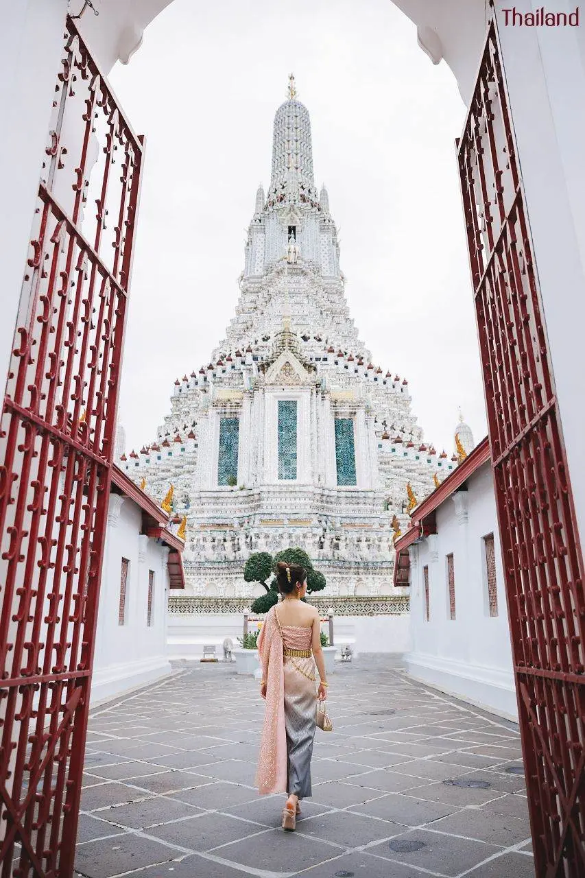 THAILAND 🇹🇭 | Beautiful Lady in Thai Traditional Dress