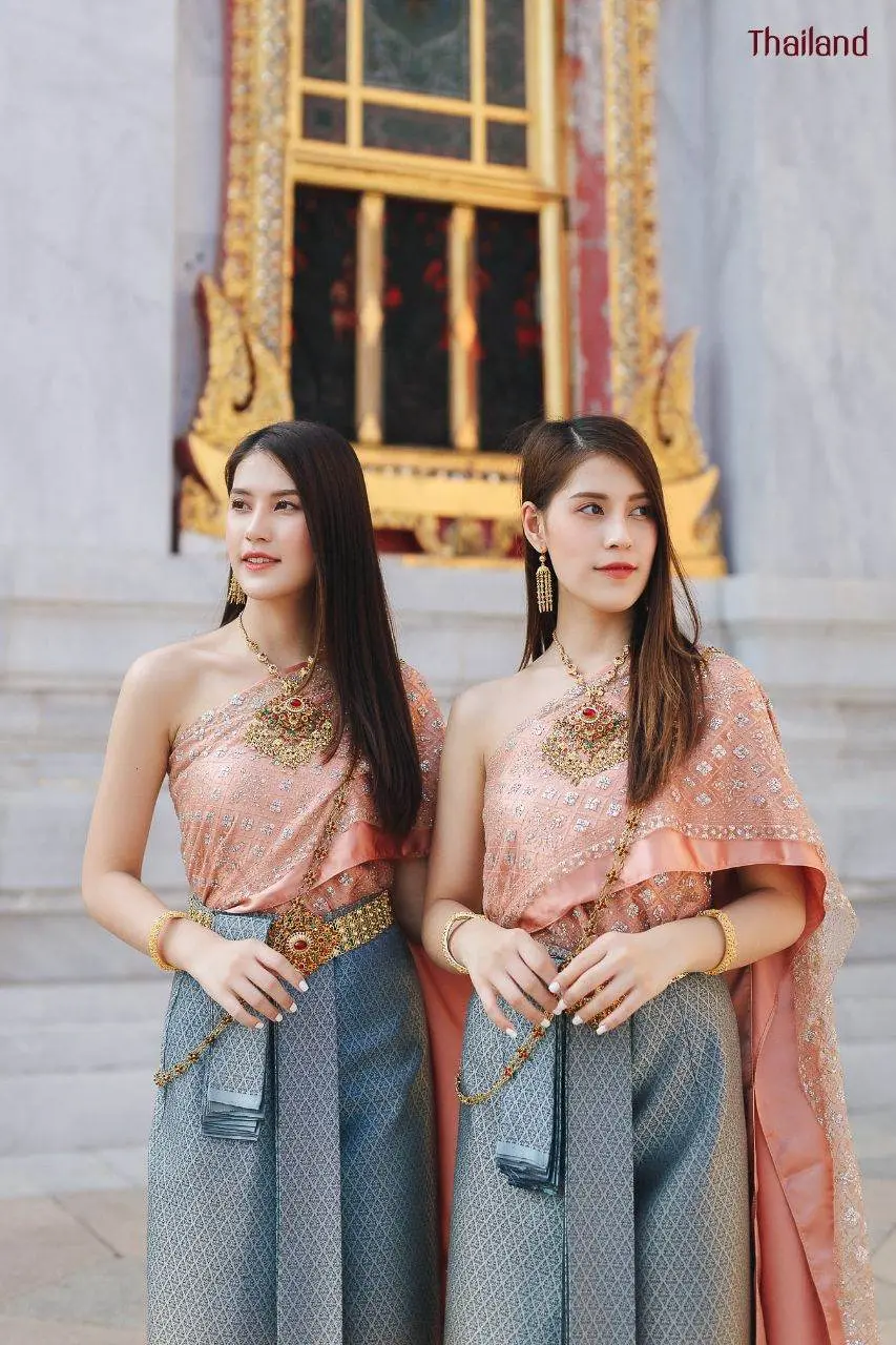 THAILAND 🇹🇭 | Beautiful Lady in Thai Traditional Dress