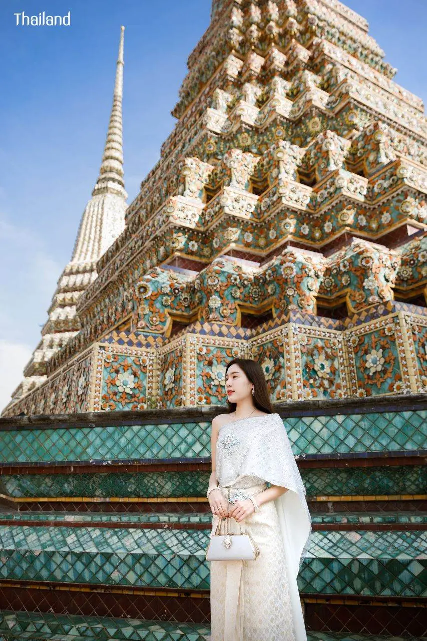 THAILAND 🇹🇭 | Beautiful Lady in Thai Traditional Dress
