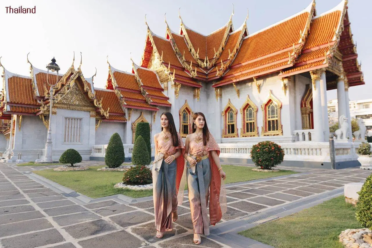 THAILAND 🇹🇭 | Beautiful Lady in Thai Traditional Dress