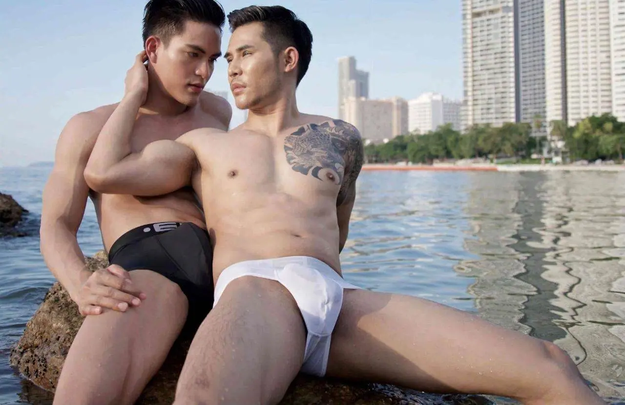 ชอบง่ามขาชายไทย