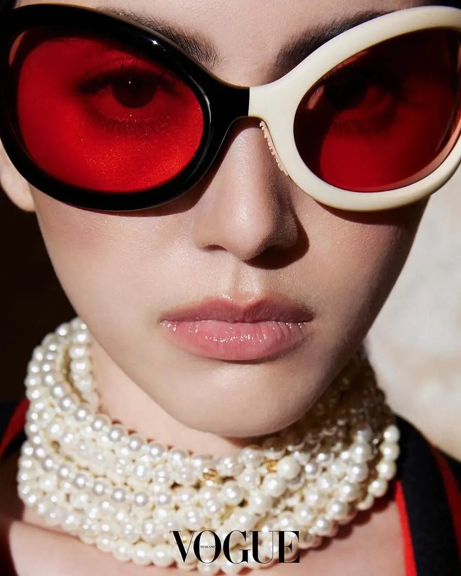 ใหม่-ดาวิกา @ VOGUE Thailand October 2022