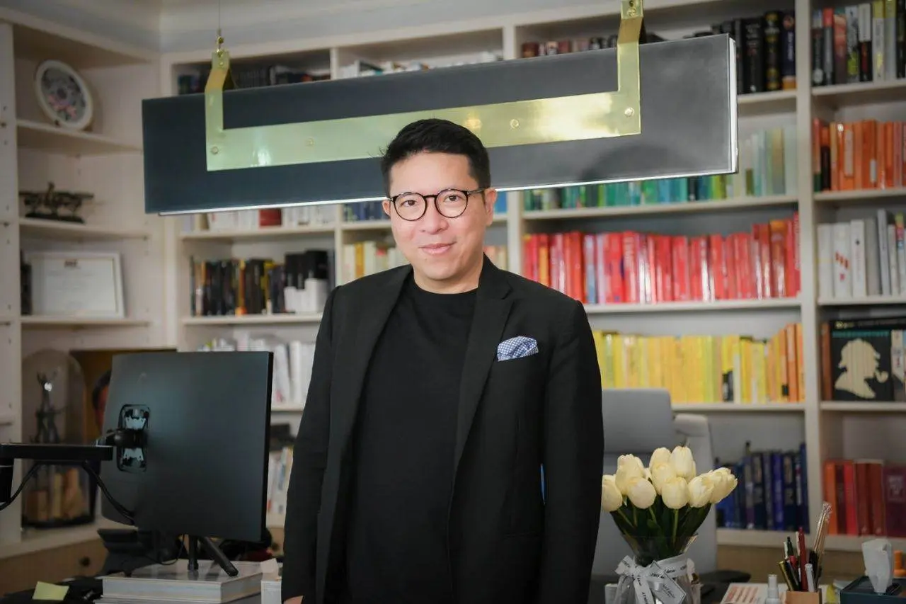 พลิกแบรนด์ “ศรีจันทร์” จนสำเร็จ!!! “คุณรวิศ” เปิดมุมมองชีวิตในรายการ “DNA TALK”