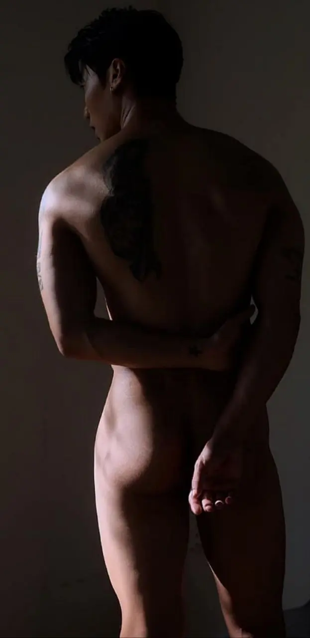 นอกบ้านมีหญิงมากมาย ในบ้านมีชายคนเดียว