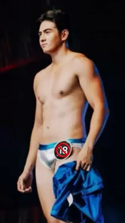 เห็นเขาลุกไปเข้าห้องน้ำเป็นต้องเดินตามไปกระหน่ำทุกที..อิอิ