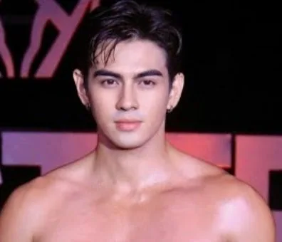 เห็นเขาลุกไปเข้าห้องน้ำเป็นต้องเดินตามไปกระหน่ำทุกที..อิอิ
