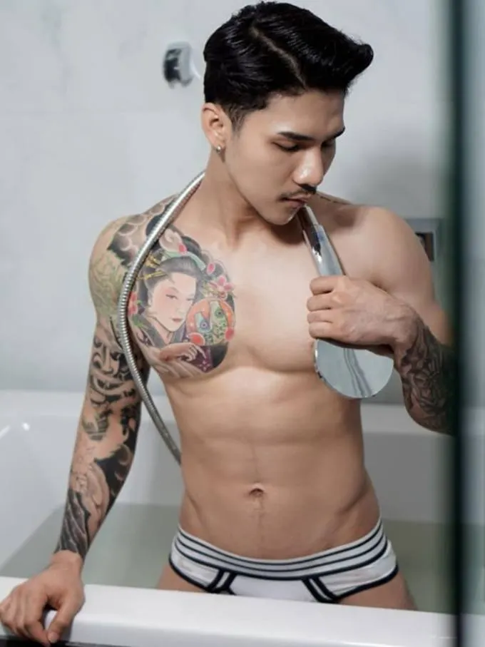 นอนแช่น้ำอยู่ในอ่างก็ยังทำให้เขาร้องครางได้..อิอิ