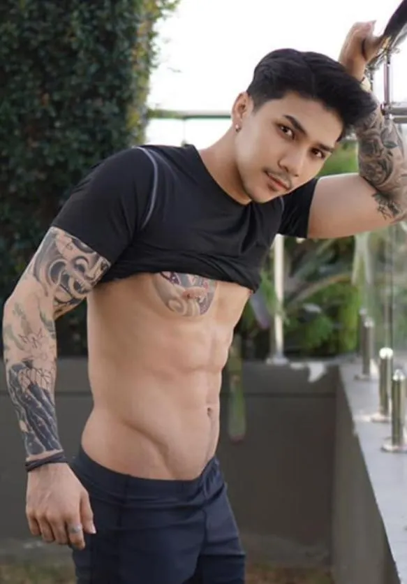 นอนแช่น้ำอยู่ในอ่างก็ยังทำให้เขาร้องครางได้..อิอิ