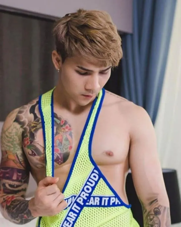 นอนแช่น้ำอยู่ในอ่างก็ยังทำให้เขาร้องครางได้..อิอิ