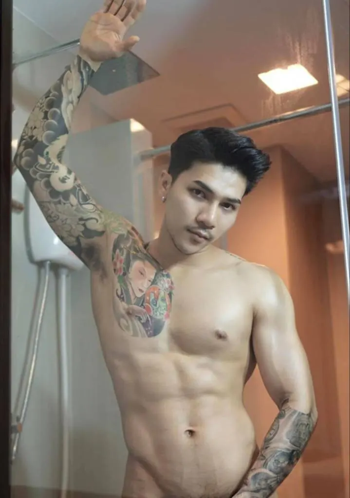 นอนแช่น้ำอยู่ในอ่างก็ยังทำให้เขาร้องครางได้..อิอิ