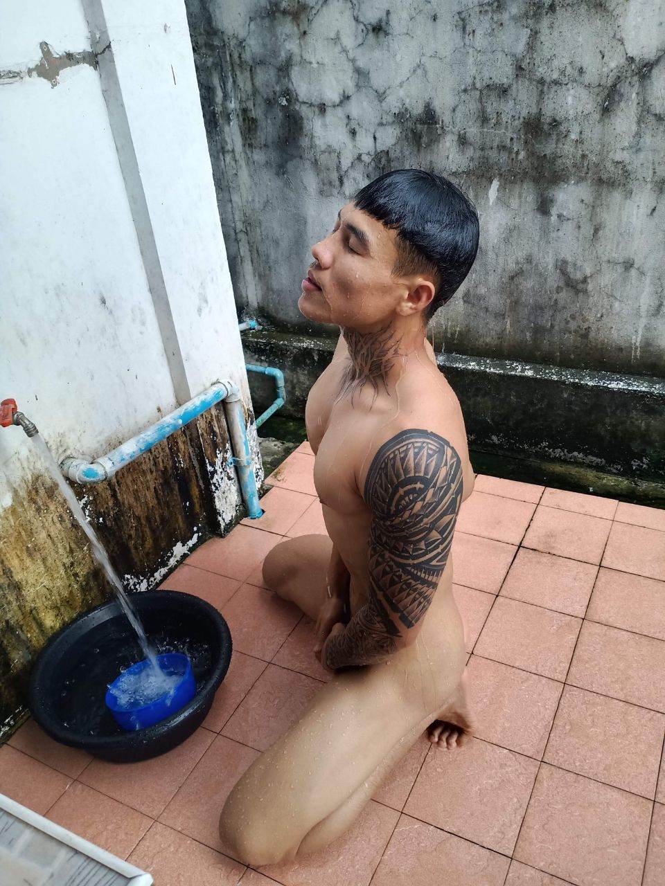ผู้บ่าวอาบน้ำ
