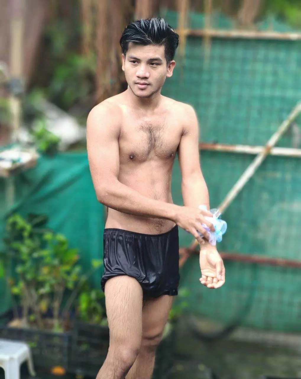ผู้บ่าวอาบน้ำ