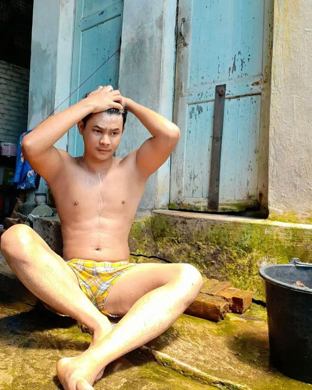 ผู้บ่าวอาบน้ำ