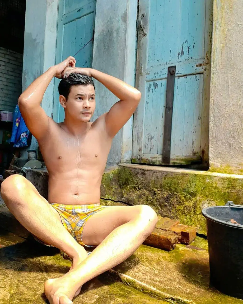 ผู้บ่าวอาบน้ำ