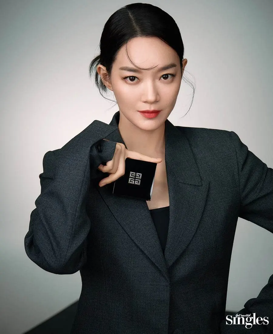 Shin Min Ah @ Singles Korea October 2022