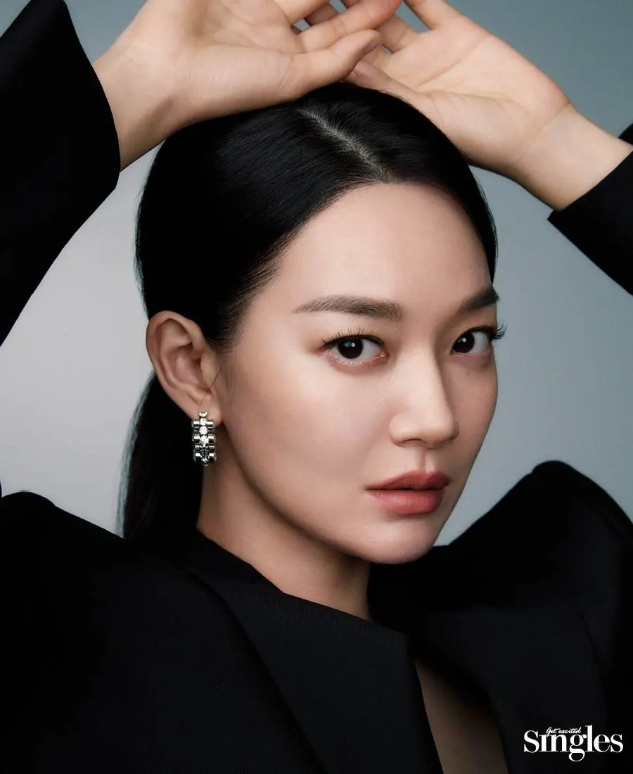 Shin Min Ah @ Singles Korea October 2022