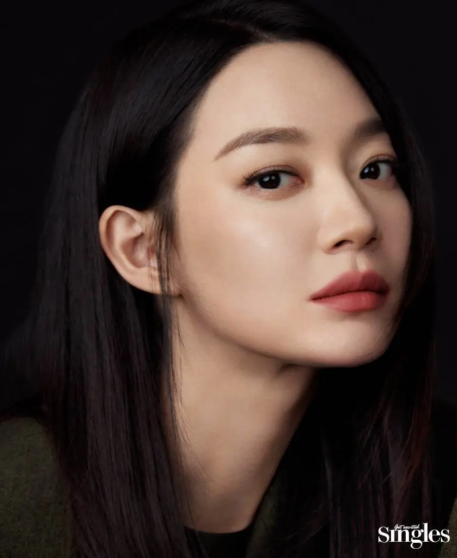 Shin Min Ah @ Singles Korea October 2022