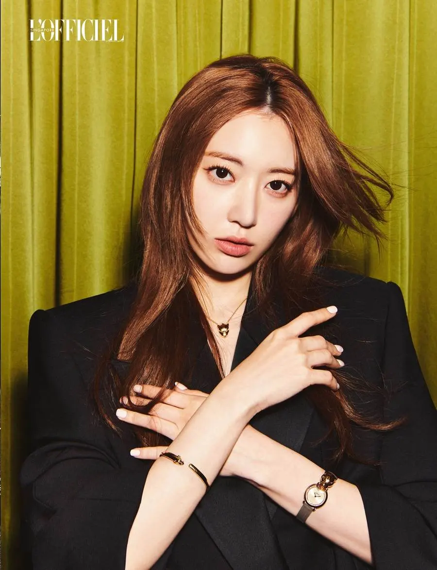 (LE SSERAFIM) Sakura @ L'Officiel Singapore October 2022