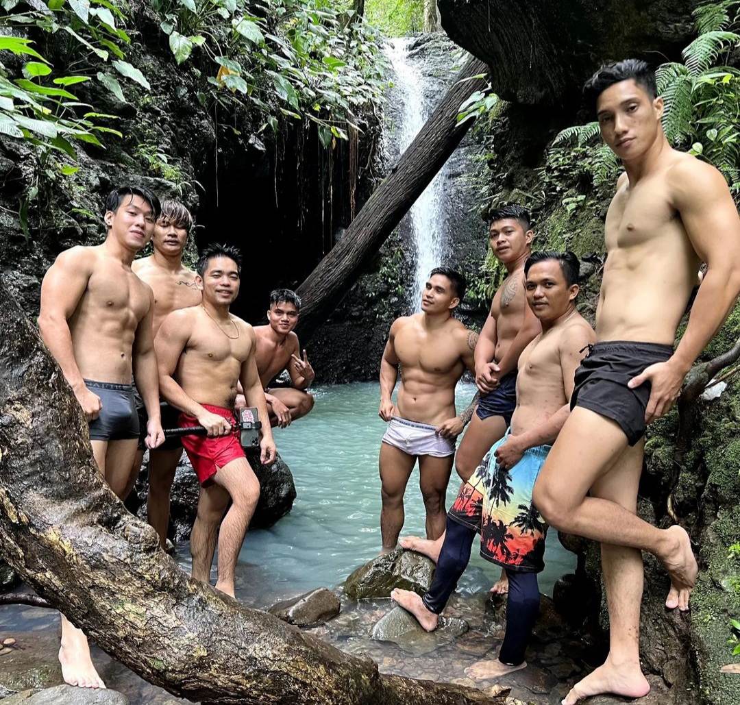 ชวนหนุ่มเที่ยวน้ำตก