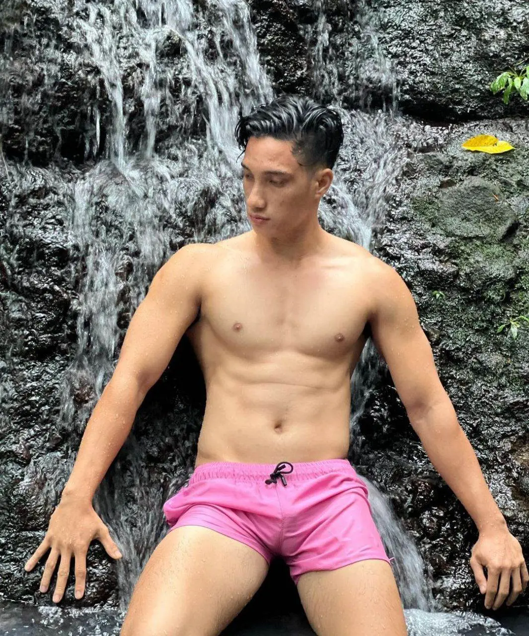 ชวนหนุ่มเที่ยวน้ำตก
