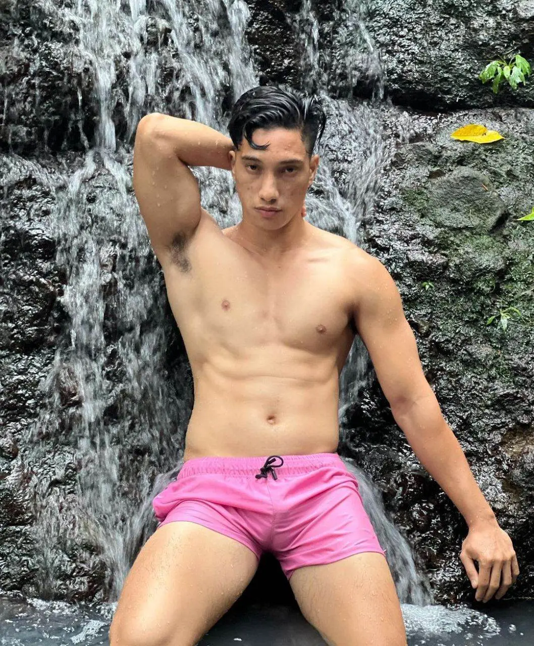 ชวนหนุ่มเที่ยวน้ำตก