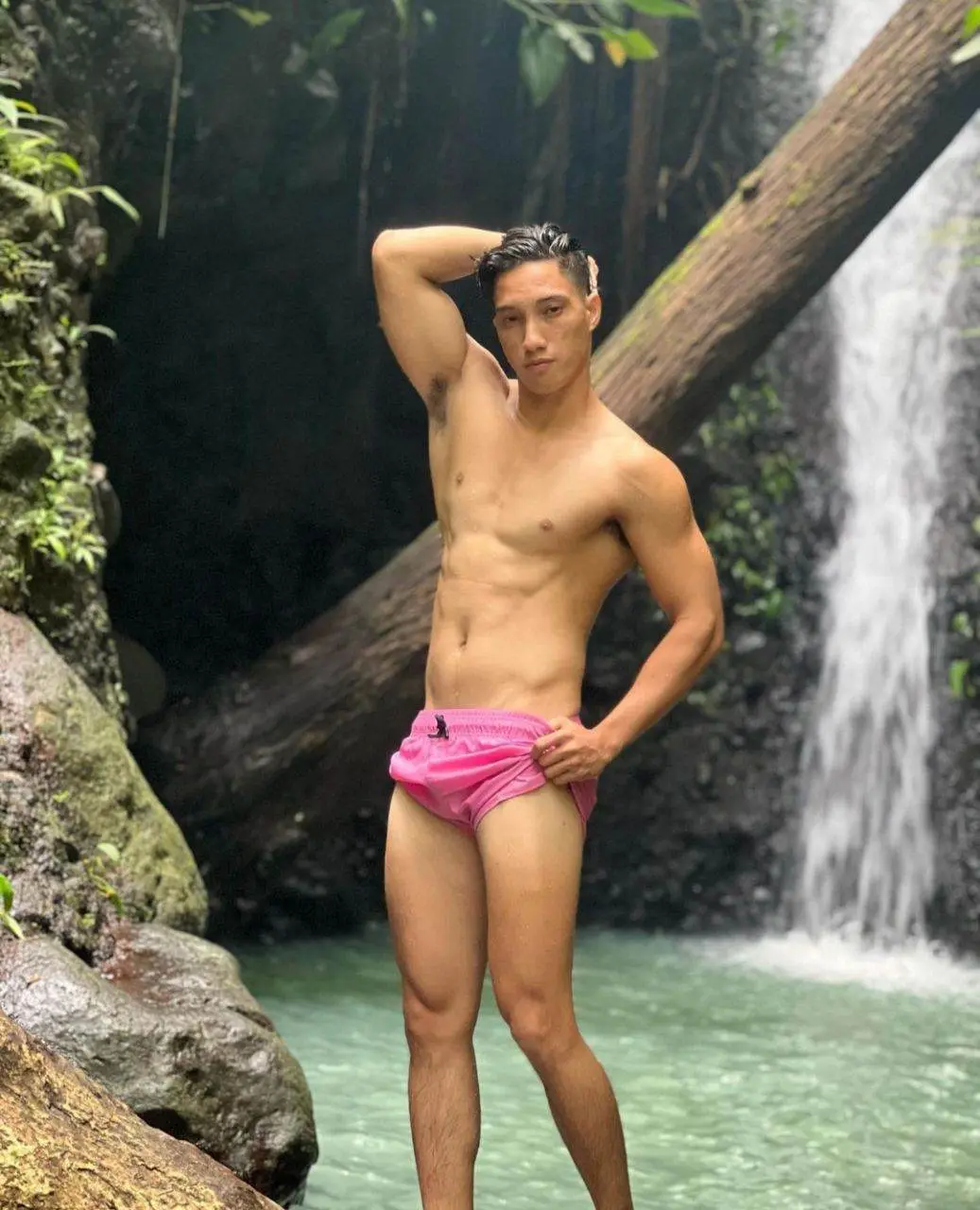 ชวนหนุ่มเที่ยวน้ำตก